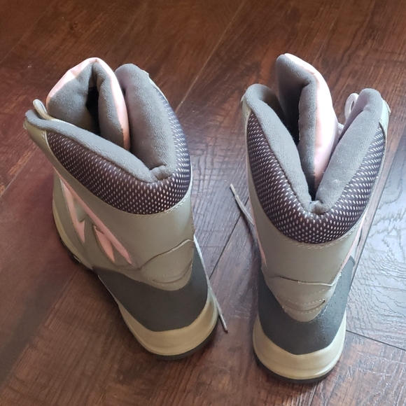 New snow boots never worn - Picture 3 of 4